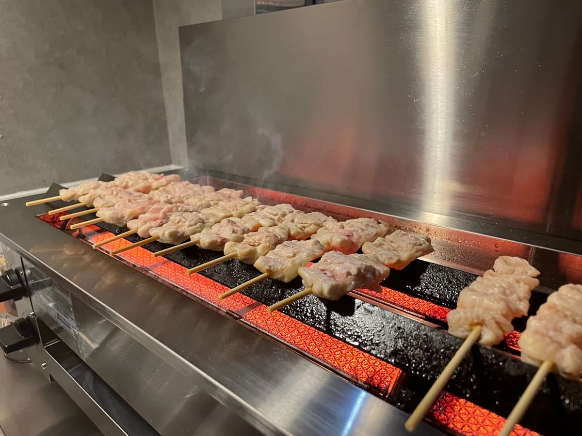 荻窪【昭和33年創業】名店の手羽焼きが待望の復活   予約困難店「キャンプテバ」が、実店舗をオープン！