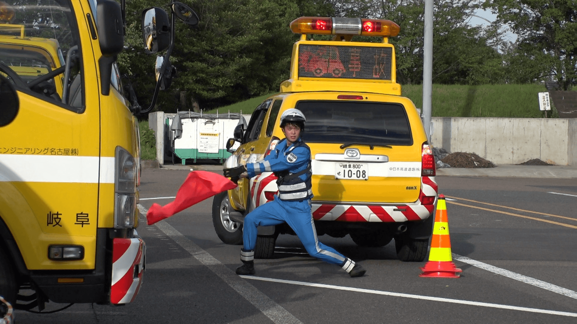 道路上の落下物の回収、故障車両の誘導…24時間体制で高速道路の安全を守る「ハイウェイ・パトロール隊」に密着！8/23（日）BACKSTAGE（バックステージ）