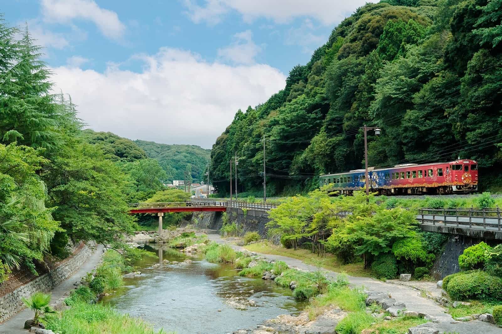 【界 長門×JR西日本×長門湯本温泉】山口県オリジナル柑橘「ゆずきち」を使用したアロマやお食事を楽しめる「ゆずきち号」運行 ～旅の途中 長門湯本温泉でも「ゆずきち」尽くし～｜期間：2022年10月14日、28日、11月18日、25日