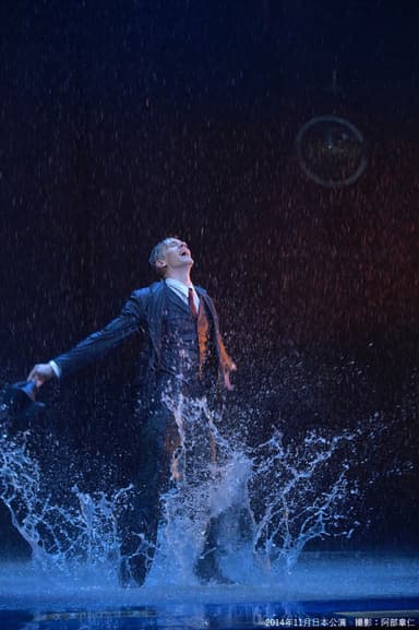 『雨に唄えば』舞台写真