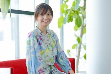 安藤美冬氏