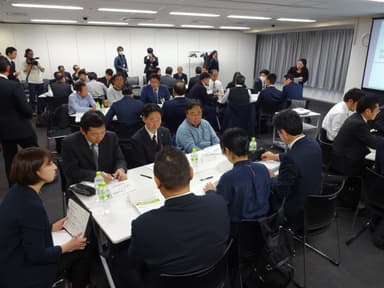 通学車セミナーの様子（意見交換会）