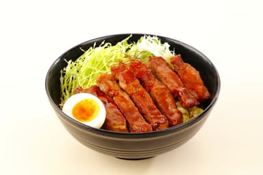 四日市名物 とんてき丼／950円