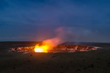 世界遺産キラウエア火山の火口見学