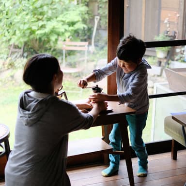 インスタグラムでwith Coffeeブロンズ受賞作品『コーヒー豆を挽きじゃくる息子』