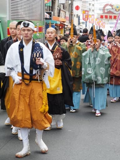 お練り出発(巣鴨地蔵通り商店街)