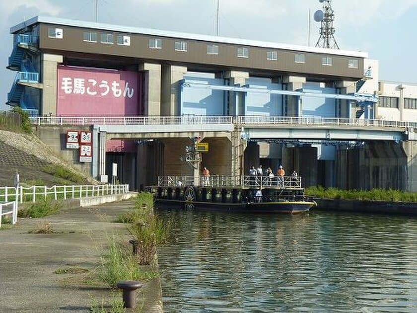 水の路（淀川）と陸の路（京街道）がつながる！
～まちの賑わいと連携した舟運「淀川浪漫紀行」を
2018年度も定期運航します～