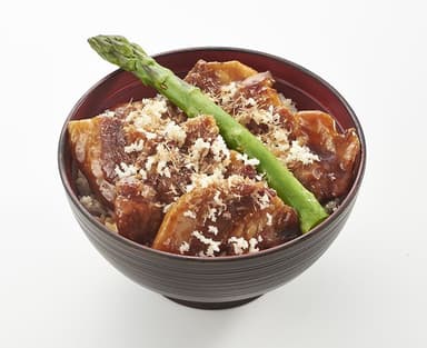 『ドライブインいとう清水本店』春の彩り豚丼