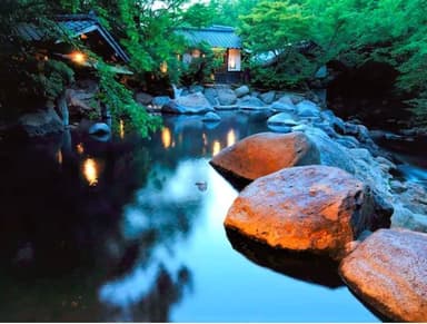 九州の人気温泉街巡り！嬉しい入浴可能プラン♪湯布院の町 ＆ 黒川温泉郷散策と、日本一高い吊り橋体験