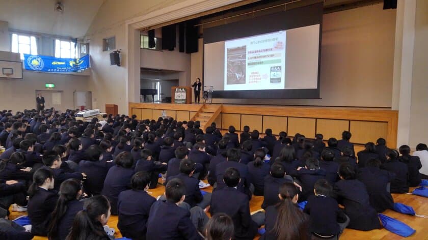 ＜自転車の安全利用促進委員会レポート＞
新年度前に自転車のルール・マナーをおさらい！
岡山県私立金光学園で中学校全生徒485名に
自転車の交通安全教室を実施