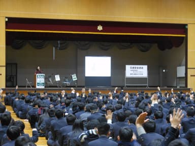 千葉工業高等学校での自転車の安全教室