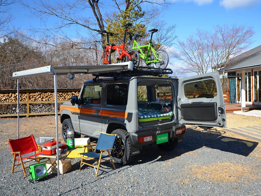 コンセプトは移動も宿泊も出来るTentCar(テントカー)！
『101 TentCar コンフォートフルフラットベッドキット』で
ジムニーと一緒にキャンプへ行こう！2/1新発売