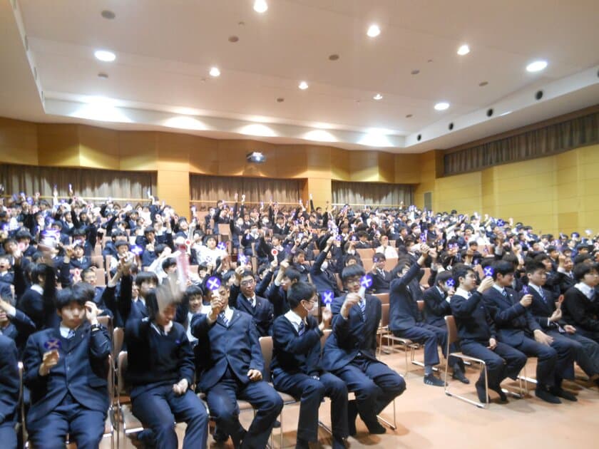 ＜自転車の安全利用促進委員会レポート／一般社団法人自転車協会＞
事故防止は自転車選びから！
『BAAマーク』貼付自転車を選んで事故を未然に防ぐ。
自転車事故の被害者・加害者にならない為に、
広島県私立修道中学校で中学2年生287名を対象に
自転車の交通安全教室を実施。