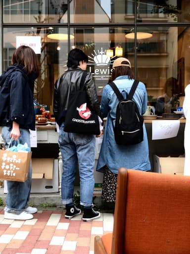 憧れの北欧の器も蚤の市でたくさん