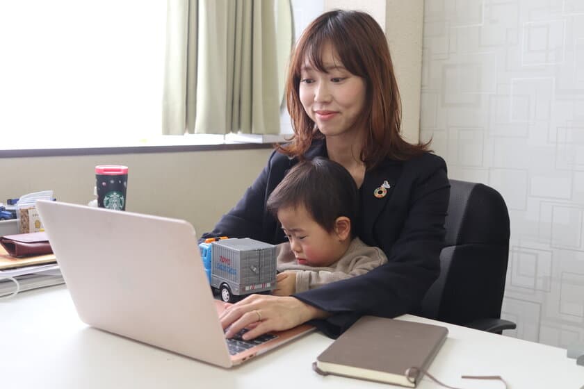 新型コロナウイルスによる学校休校・幼稚園休園に伴う、
カンガルー出勤(R)(子連れ出社)社内導入の無償サポートを提供決定