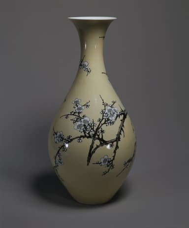 重要文化財 黄釉銹絵梅樹図大瓶　初代宮川香山作　明治25年(1892)　東京国立博物館蔵