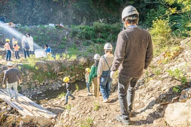 和歌山県日高川町「フジ住宅の森」植樹活動でのハイキング風景