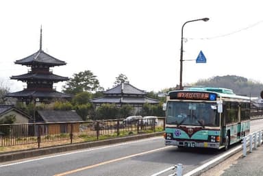 法起寺周辺を走る路線バス