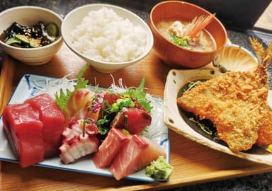 おさかな食堂定食　3&#44;058円(税込)