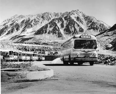 室堂を走る立山高原バス(昭和46年)