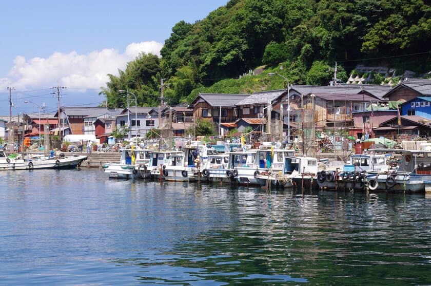 ～ びわ湖の宝石“ビワマス”を様々なお料理で味わう ～
びわ湖の恵みクルーズ「天然ビワマスを味わう」in沖島