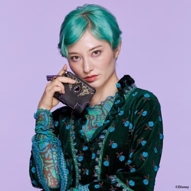 『ディズニー ツイステッドワンダーランド』　ANNA SUI　　二つ折り財布 イメージ(2)