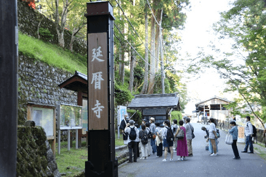 延暦寺巡拝所での説明