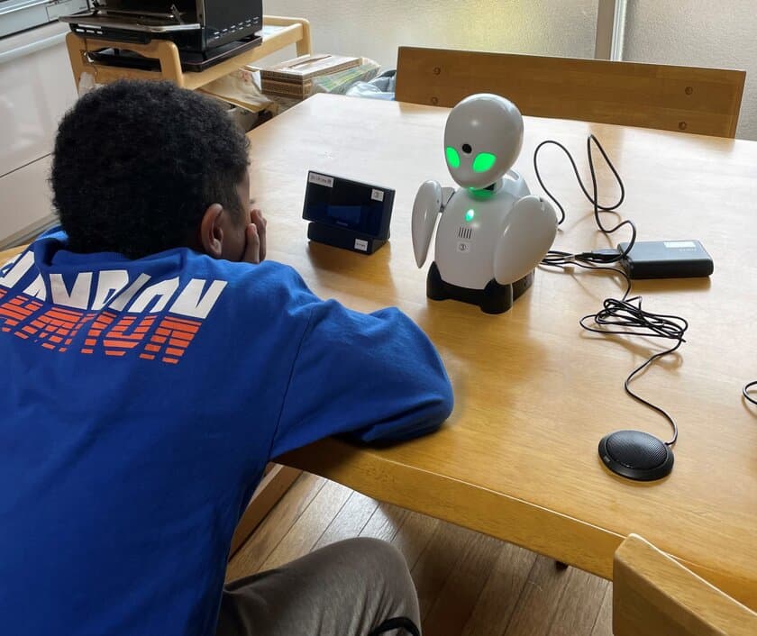 アクサダイレクト、入院中の子どもたちと
分身ロボット「OriHime(オリヒメ)」を通した
リモート交流会を開催