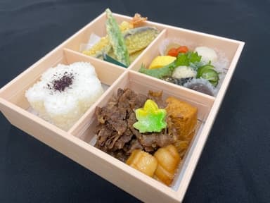 昼食には「近江牛すき焼き弁当」をご用意