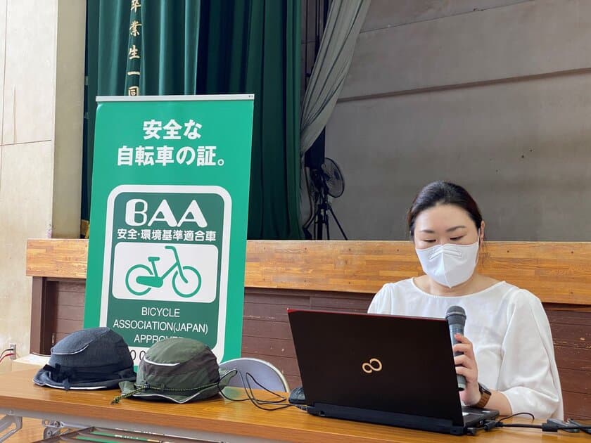 ＜自転車の安全利用促進委員会レポート＞
高校生約750名が自転車の安全について学ぶ
千葉県立松戸高等学校「自転車の交通安全教室」
自転車ジャーナリストの遠藤 まさ子が登壇しました