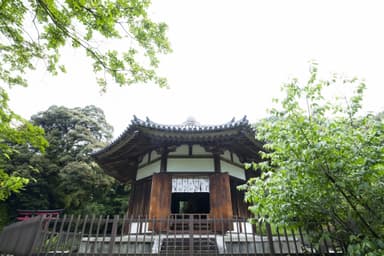 五條市にある榮山寺「国宝八角堂」