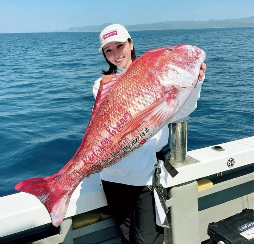 150cm級の巨大魚が家の中に!？本物と見間違えるリアルさ！
令和の魚拓「ぎょたクッション」のネットショップオープン