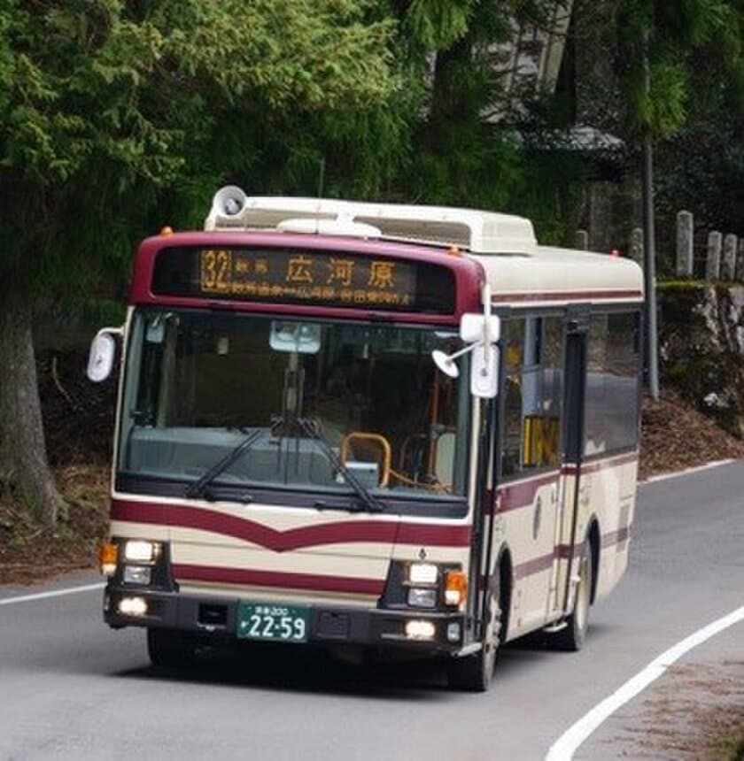 ～輸送時のCO2削減と地元地域との連携強化～
路線バスによる販売商品の貨客混載事業を実施します