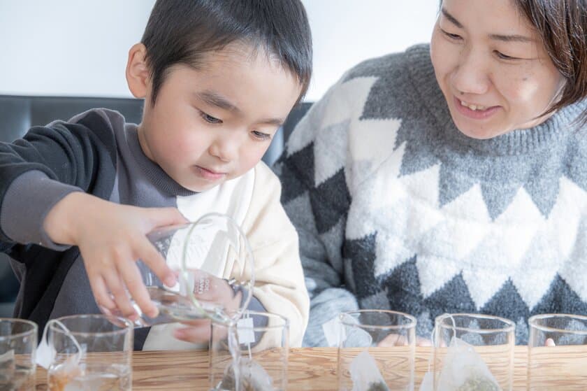 子どもがお茶を淹れる楽しさ、美味しさを育む“お茶育セット”
静岡県立大学監修・丸福製茶
「みんなでちゃちゃちゃ」1月10日発売