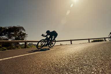 最速・最軽量のレーシングバイクで、山を駆けめぐれ