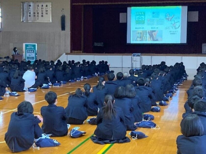 ＜自転車の安全利用促進委員会レポート＞
通学時自転車事故の“加害者”割合が高い兵庫県　
県内の中学・高校の新一年生、
約500名が自転車の安全について学ぶ
「自転車の交通安全教室」を開催