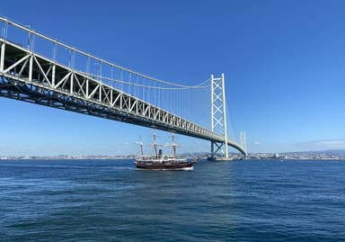 明石海峡大橋と咸臨丸