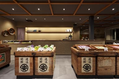 店内では近江のお茶を販売