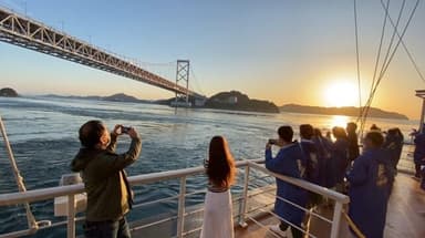 特別便サンセットクルーズ・夕陽と大鳴門橋