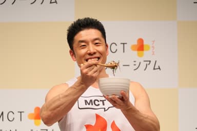 齋藤先生考案レシピを試食して大絶賛