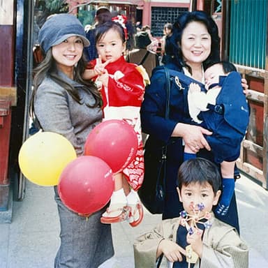 白鳥美香子(左)とご家族