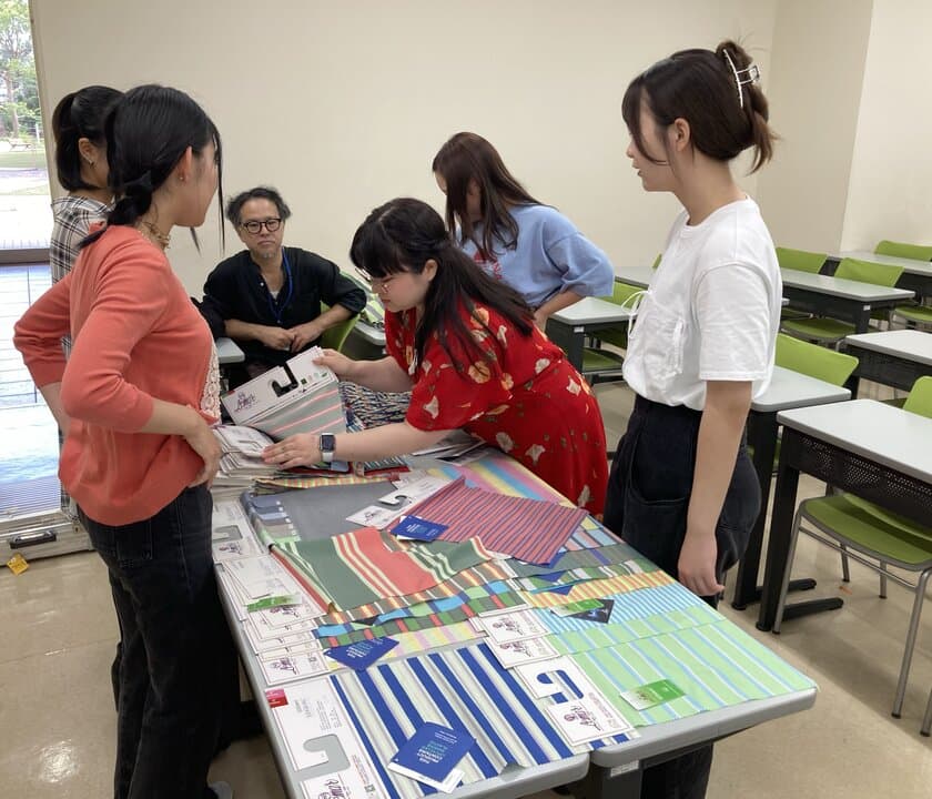 海洋ごみが生まれ変わる！？和洋女子大学 里見祭(大学祭)にて
スペシャルファッションショーを開催