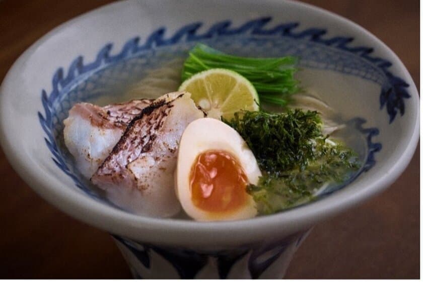 京都・料亭「下鴨茶寮」と「AFURI」のコラボレーション店舗
「京AFURI SAKE & RAMEN by SHIMOGAMOSARYO」が
11月16日銀座にグランドオープン