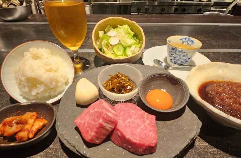 ランチタイムに備長炭を使った本格焼肉スタイル！
「和牛ヒレ赤身肉炭火焼ランチ」提供開始