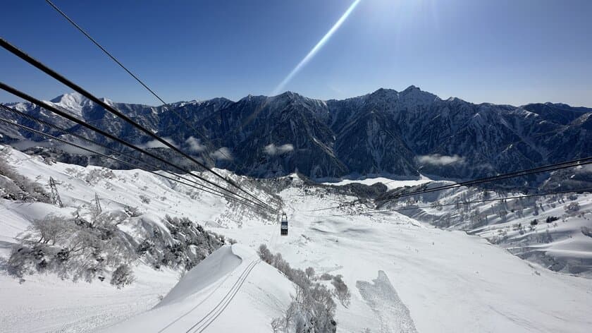 富山県と長野県を結ぶ「立山黒部アルペンルート」、
最新の積雪情報や冬山の絶景を配信！