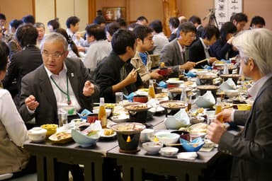 「試験操業」で水揚げされた魚介類を使った昼食