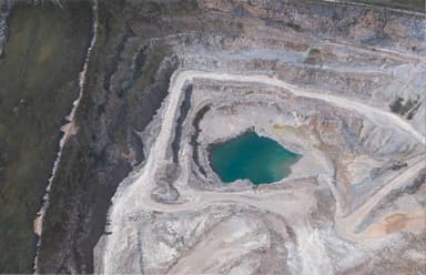 Quarry with Pool(2013-14 oil on canvas)