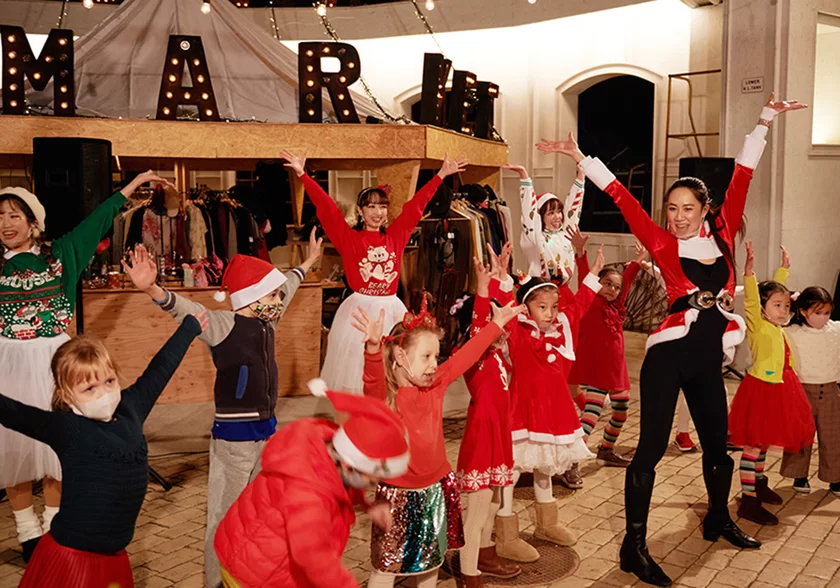 クリスマスソングで踊るキッズディスコタイム